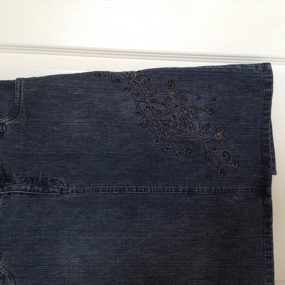 Point Zero Women's Denim Pencil Jean Midi Skirt Size 5 with Embroidery
